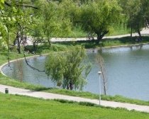 Un tânăr a murit înecat în lacul din parcul Tineretului, după ce barca în care se afla s-a răsturnat