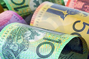Fiecare australian din clasa de mijloc va primi câte 700 de dolari, cu scopul susţinerii economiei locale