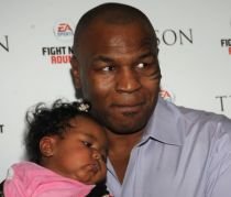 Fetiţa lui Mike Tyson, în stare critică după ce a fost găsită spânzurată cu un cablu de alimentare