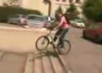 Scamatorie nereuşită cu bicicleta: Mihai de la Hi-Q pică în nas (VIDEO) 