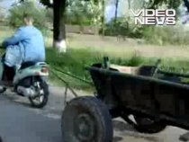 Noul model de căruţă... trasă de scuter (VIDEO)