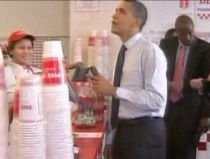 Surprizele lui Obama. Preşedintele a cumpărat hamburgeri de la un fast-food din Washington (VIDEO)