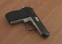 Primar din Dolj, ameninţat cu pistolul chiar în faţa primăriei (VIDEO)