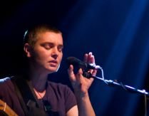 Concertele lunii iunie. Sinead O'Connor, Patricia Kaas, Placebo şi Duffy concertează în România