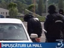 Focuri de armă în parcarea unui mall din Suceava
