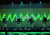Kraftwerk, "părinţii muzicii electronice", au încântat publicul din Capitală