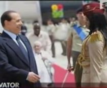 Berlusconi, vrăjit de una din femeile din corpul de gardă al preşedintelui libian (VIDEO)