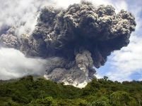 Geolog rus: Zborul avioanelor, afectat de o erupţie vulcanică din arhipelagul Kurile