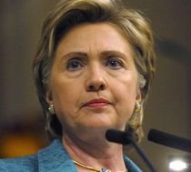 Pe Hillary Clinton o doare în cot, la propriu... Secretarul american de Stat a suferit o fractură
