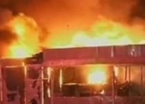 Incendiu devastator, într-o piaţă din Târgovişte: Patru magazine au fost distruse (VIDEO)
