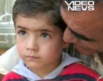 Incredibil: Un copil de patru ani scapă nevătămat, după ce este lovit de maşină (VIDEO)