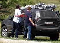 SUV-ul Dacia, învăluit în mister. Imagini cu noul model, în timpul testelor pe Transfăgărăşan (FOTO)