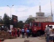 Accident de muncă în Bucureşti. Un muncitor a murit după ce a fost prins sub un mal de pământ (VIDEO)