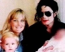 Fosta soţie a lui Michael Jackson:  Megastarul nu este tatăl biologic al copiilor 