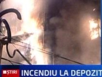 Incendiu puternic la un depozit de încălţăminte din Popeşti-Leordeni
