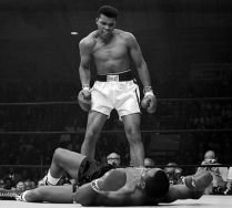 Măcinat de Parkinson, idolul Angliei, Muhammad Ali face ultima vizită în "Regat"