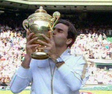 Federer câştigă o finală istorică la Wimbledon, după 77 de game-uri, şi devine, oficial, cel mai bun tenisman din istorie