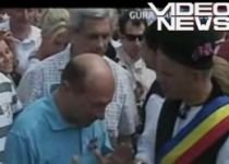 Traian Băsescu, la Gura Râului: La câte înţepături primesc eu zilnic, un ac nu mai contează (VIDEO)