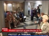 Protest spontan al judecătorilor. Magistraţii nu au intrat în sala de judecată până la 12:00