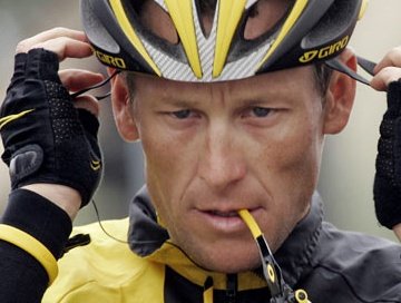 Turul Franţei: Lance Armstrong a ratat la mustaţă tricoul galben după contratimpul pe echipe