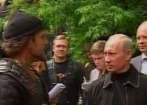 Vladimir Putin s-a întâlnit cu un grup de motociclişti "patrioţi" (VIDEO)