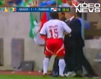 Meci cu scântei la Gold Cup. Antrenorul Mexicului a lovit un jucător panamez (VIDEO)