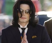 Michael Jackson lua 10 pastile Xanax pe seară. Poliţia americană nu exclude varianta omuciderii 