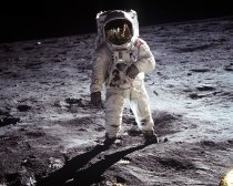 Se împlinesc 40 de ani de la primii paşi ai omului pe Lună. Misiunea Apollo 11, recreată pe internet
