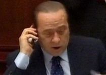 Berlusconi, înregistrat în timp ce plănuieşte o întâlnire cu o damă de companie (VIDEO)