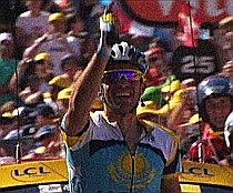 Contador şi-a executat rivalii în etapa a 15-a şi a trecut la conducere în Turul Franţei