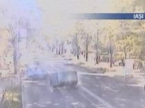 Accidente spectaculoase la Iaşi. Un şofer a zburat cu maşina, iar un bărbat a fost călcat de TIR  (VIDEO)