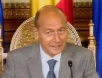 Băsescu îi cere lui Năstase să fie "bărbat politic": "Am convingerea că e curat ca lacrima" (VIDEO)

