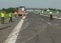 Circulaţia rutieră, blocată pe Autostrada Soarelui, după ce un TIR s-a răsturnat (VIDEO)