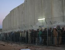 Netanyahu  promite să nu dărâme gardul de separare din Cisiordania
