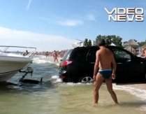 Şmecheri pe litoral: Cu maşina la plajă, pe lângă turişti (VIDEO)