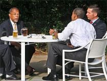 ?Beer Summit?: Obama pierde din popularitate în scandalul arestării profesorului de culoare, dar invită protagoniştii la o bere
