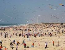 Copiii din Gaza au înălţat sute de zmeie, ca simbol al păcii şi libertăţii