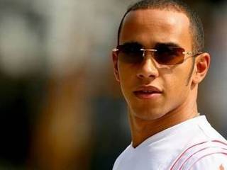 Lewis Hamilton se mai gândeşte la titlu: Trebuie să câştigăm ultimele şapte curse