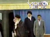 Aytollahul Ali Khamenei nu i-a permis lui Ahmadinejad să-i sărute mâna (VIDEO)
