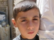 Băieţel de şase ani, ţinut captiv de Al Qaeda: ?M-au bătut cu lopata şi mi-au smuls dinţii cu cleştele? 