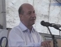Traian Băsescu: Criza ar fi fost traversată mai uşor cu mai multă grijă pentru agricultură