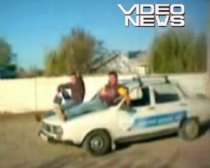 Doi tineri au ieşit la plimbare cu Dacia fără şofer (VIDEO)