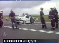 Circulaţia blocată pe Dealul Dăbăgăului, în urma unui accident în care este implicată o maşină de poliţie (VIDEO)