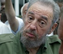 Fidel Castro împlineşte 83 de ani şi se preocupă de criza economică
