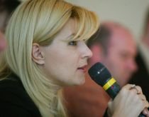 Elena Udrea susţine o declaraţie de presă, la ora 14:00