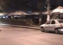 Grav accident rutier, în Capitală: Un şofer a intrat cu maşina într-o terasă (VIDEO)