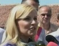 Comisia audiază, Udrea... dansează: Ministrul Turismului petrece cu primarul din Râşnov (VIDEO)