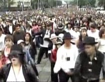 Recordul pentru cei mai mulţi oameni care dansează pe melodia Thriller, doborât în Mexic