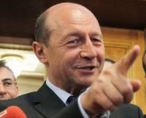 Băsescu, către aromâni: Sper că se vor găsi "reparaţii" pentru aurul confiscat de comunişti
