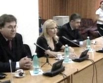Elena Udrea, aşteptată la audierile comisiei parlamentare
